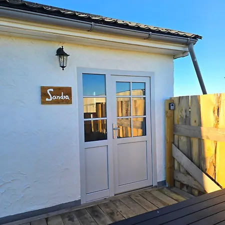 Sandra Naehe Romo In *