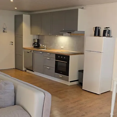 Sandra Naehe Romo In *