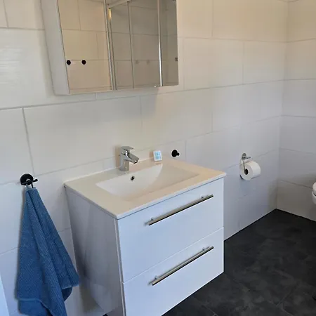 Sandra Naehe Romo In Apartman *