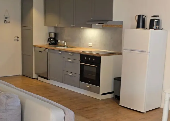 Sandra Naehe Romo In *